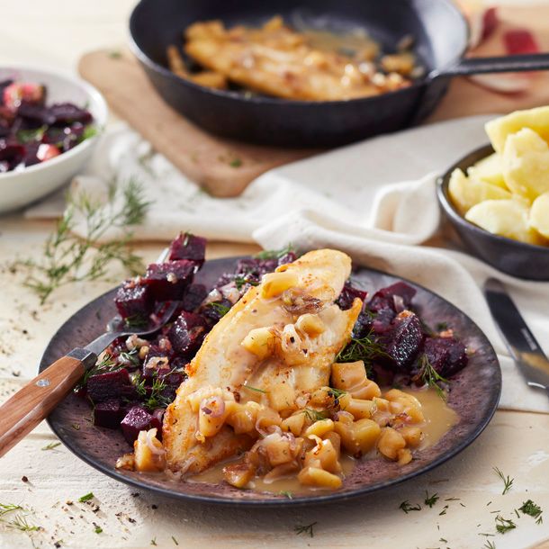 Gebakken pangasius met appel-mosterdjus, Frieslanders & rode bietjes