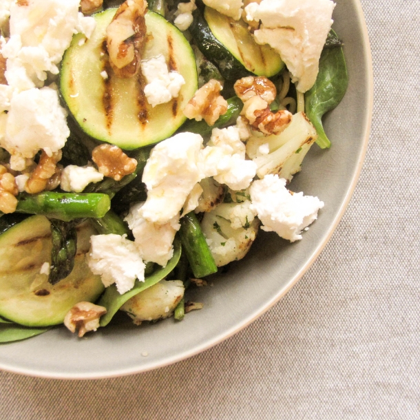 Groene pastasalade met feta, walnoten en citrus