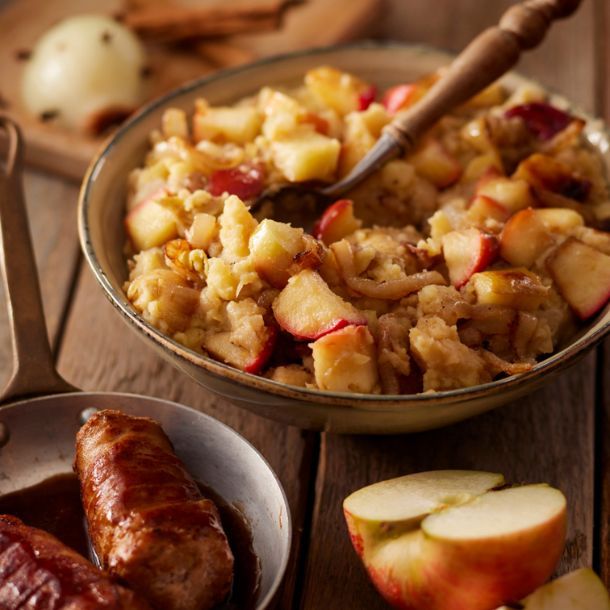 Hete bliksem van aardappel en gebakken appel met kaneel & slavinken