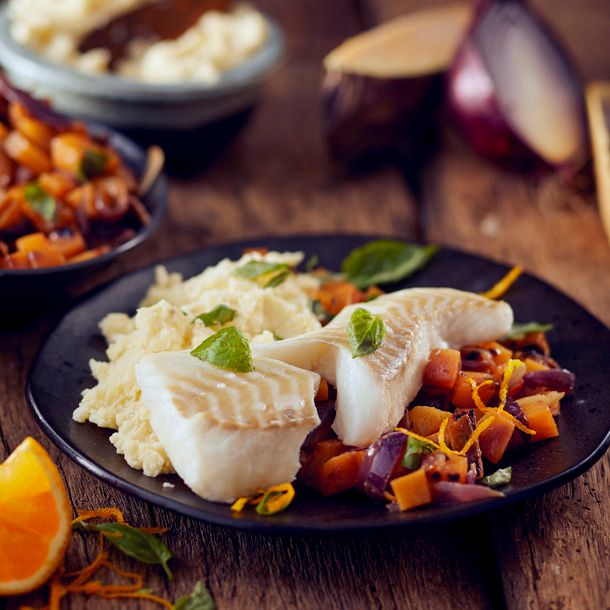 Kabeljauwhaasje, gewokte koolraap met sinaasappel & aardappelpuree