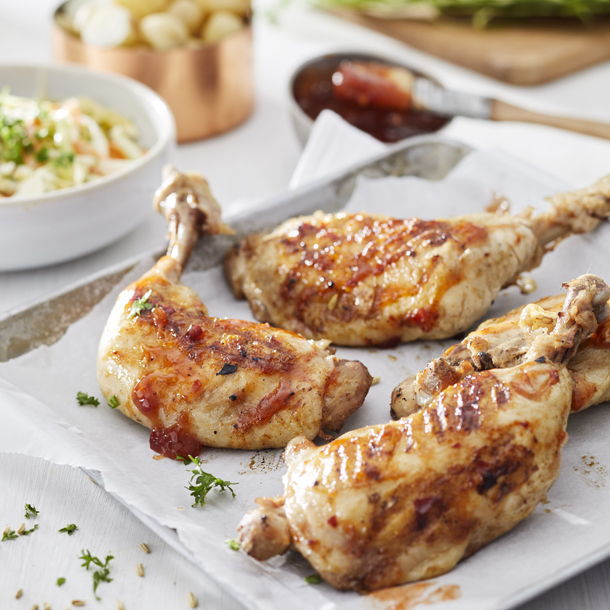Kip piri-piri van de BBQ & coleslaw met aardappeltjes
