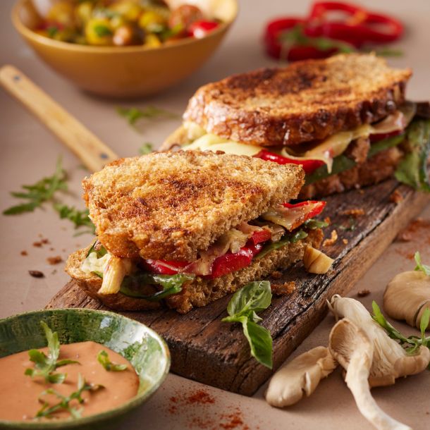 Maaltijdtosti van Natuur pompoenpitten brood met gegrilde oesterzwammen