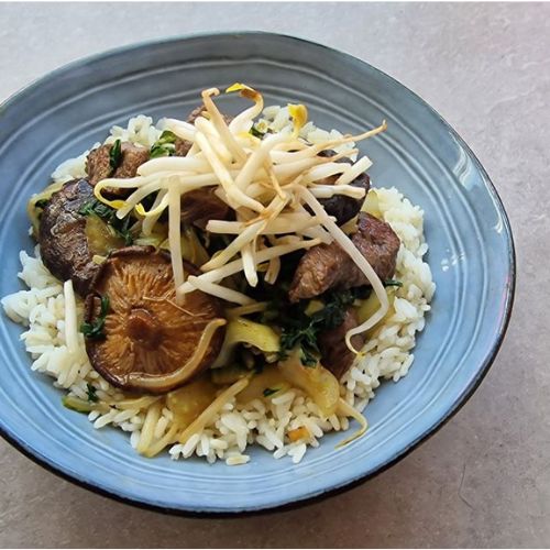 Rijst met runderreepjes, paksoi en shiitakes
