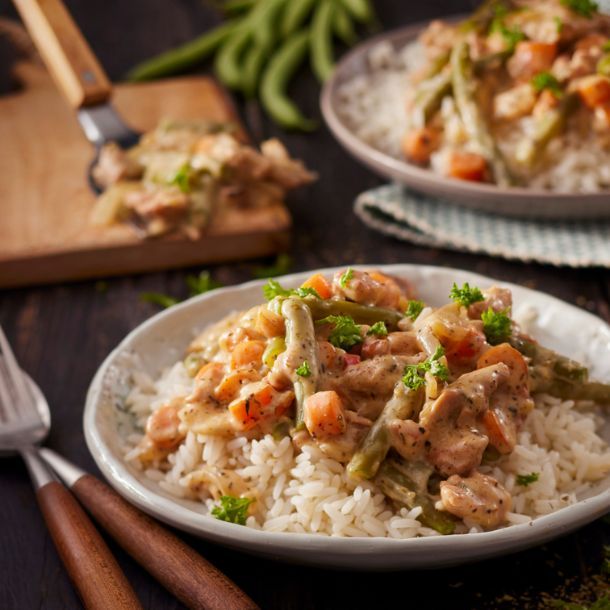 Roerbak “coq au vin” met sperziebonen & aardappelpuree met geroosterde zwarte peper