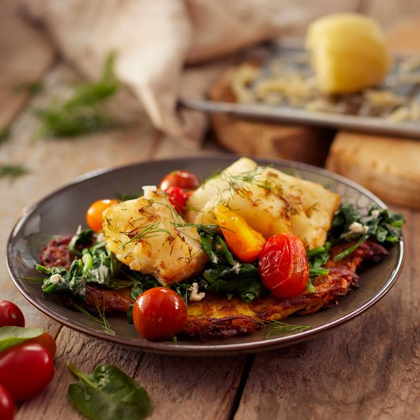 Rösti met verse spinazie à la crème, gestoofde kabeljauwhaas & kerstomaatjes