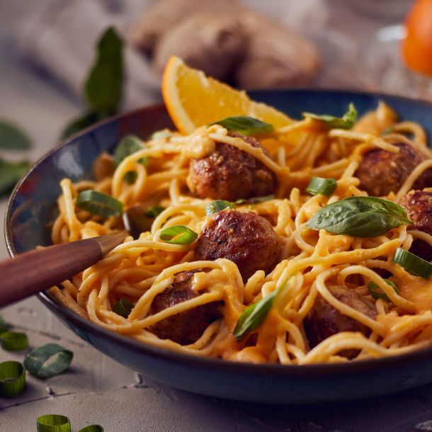 Spaghetti met pompoensaus & mini-gehaktballetjes