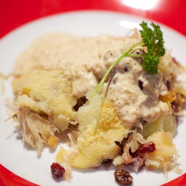 Zuurkoolschotel met cranberries en rozijnen/notenmix